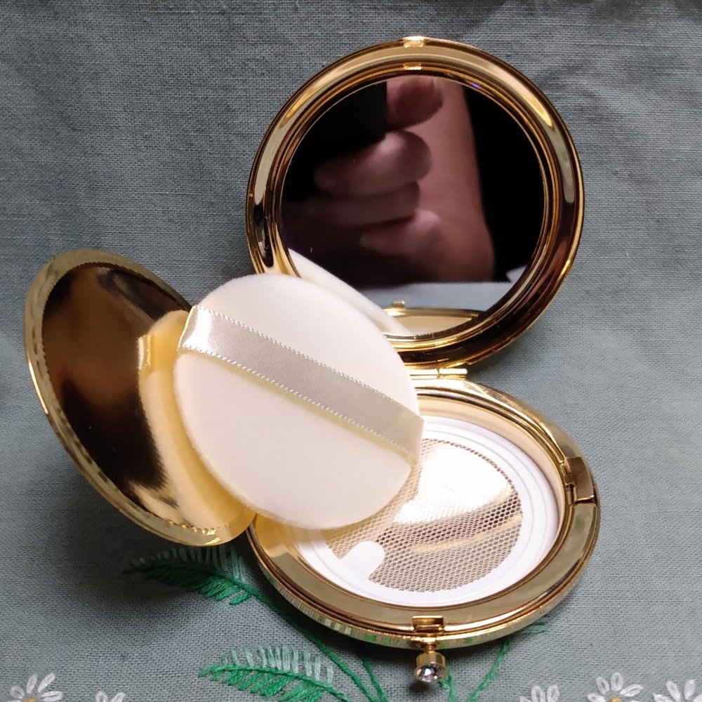 🎇New🎇 Mother of Pearl in-lay Compact